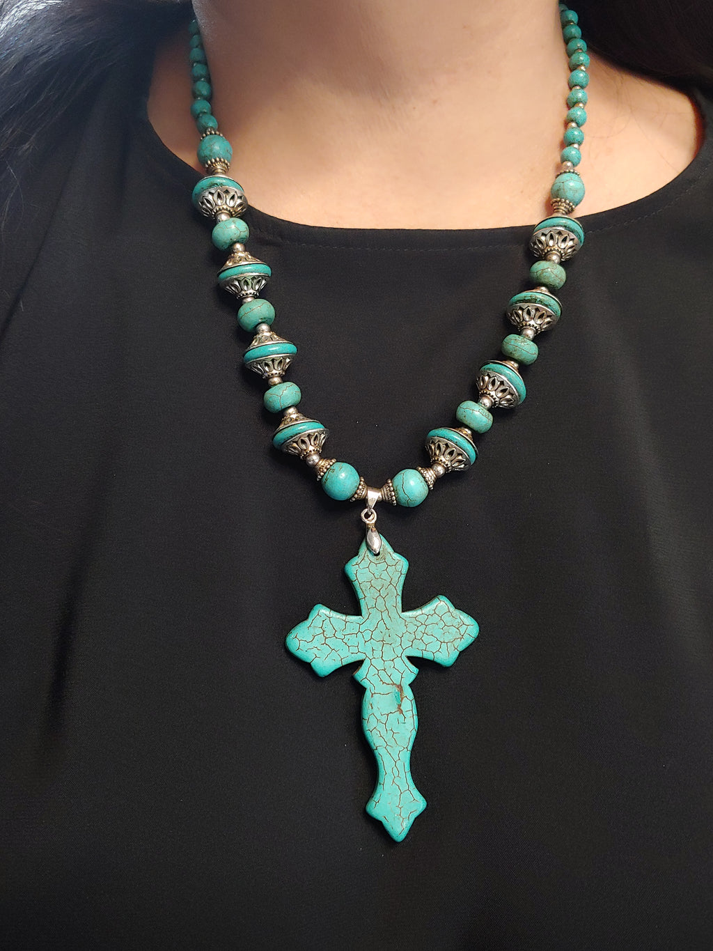 COSTUME NECKLACE