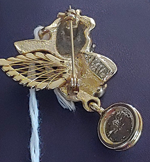 BROOCHES