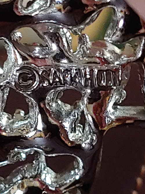 BROOCHES