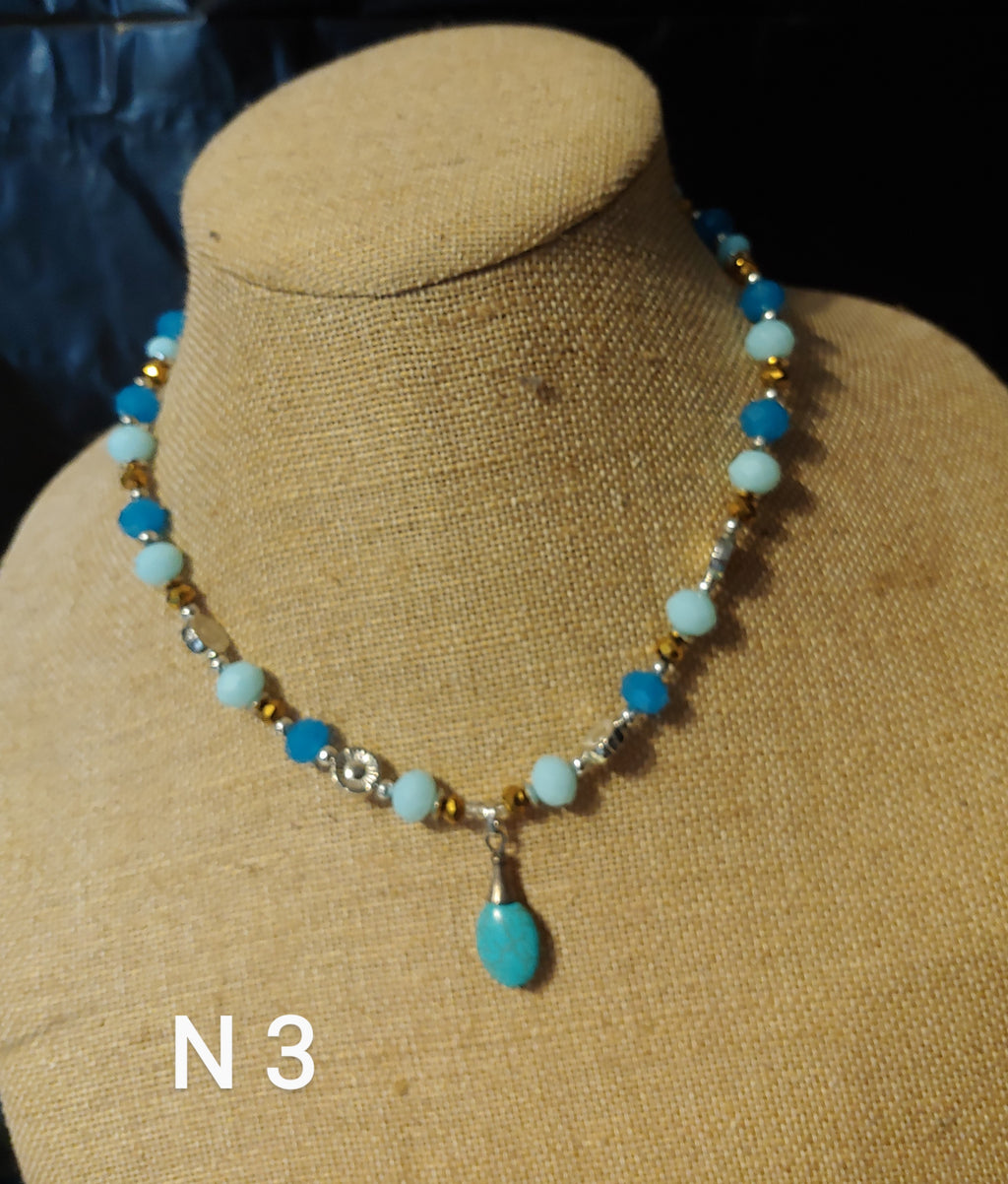 COSTUME NECKLACE