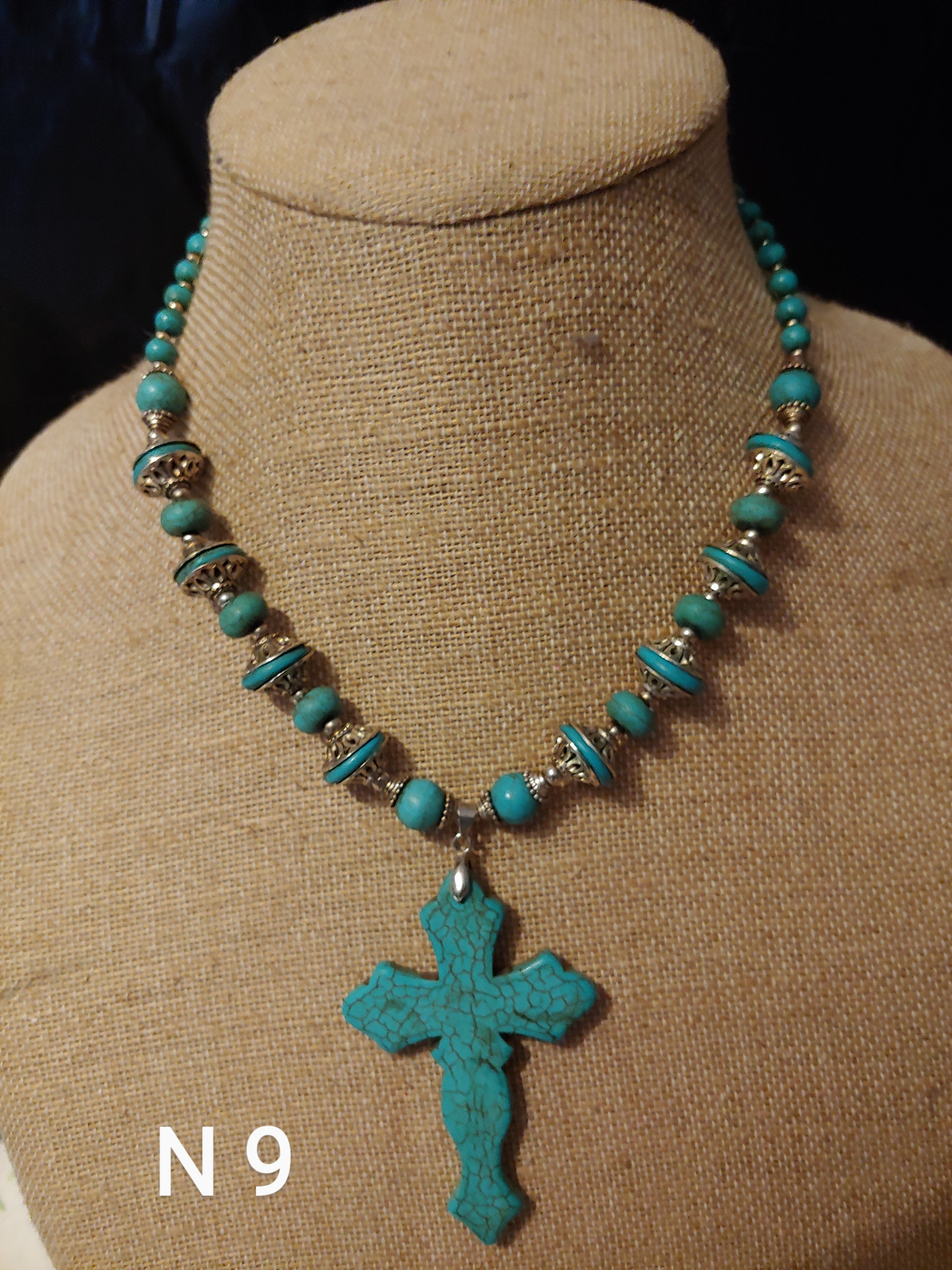 COSTUME NECKLACE
