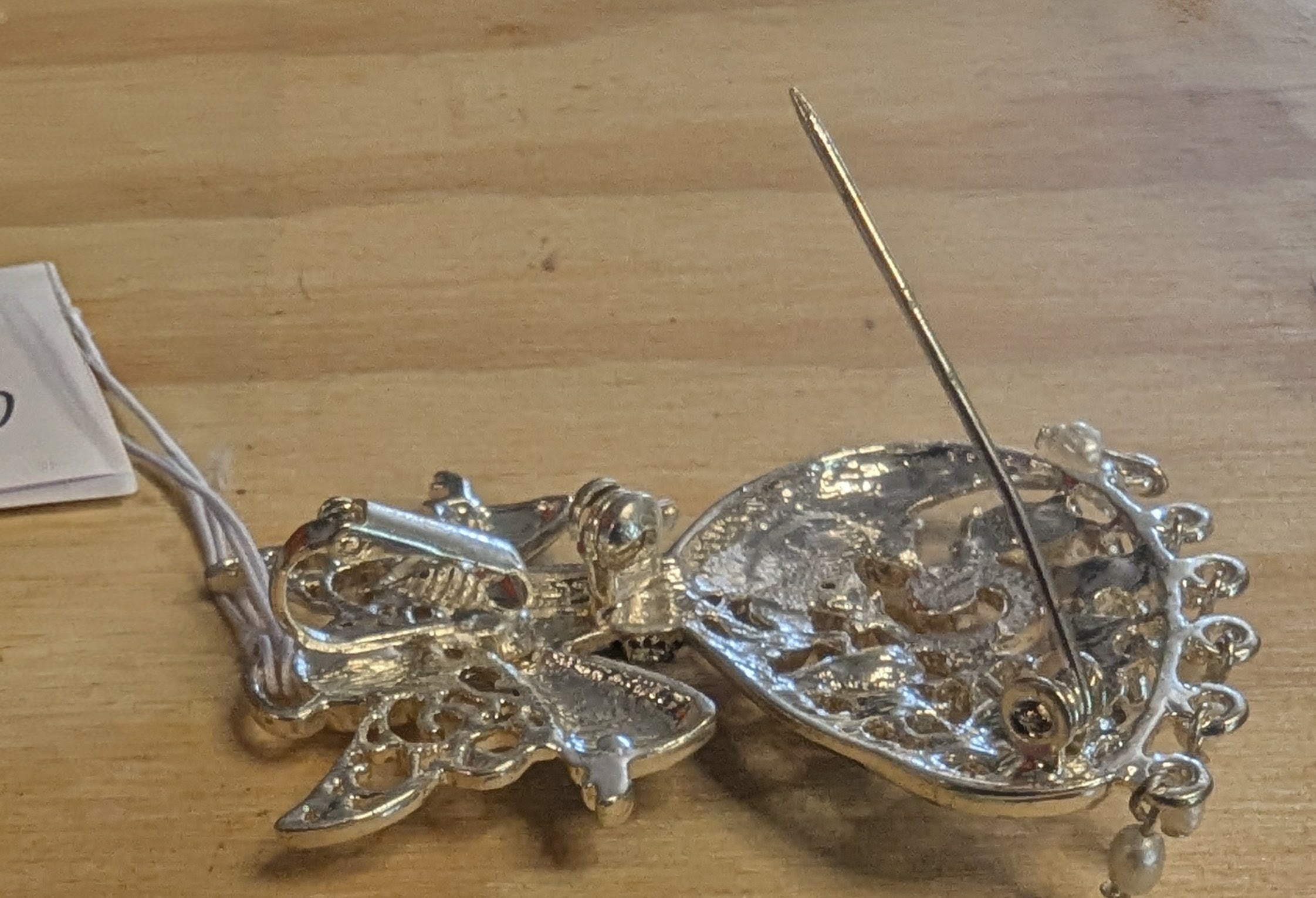 BROOCHES