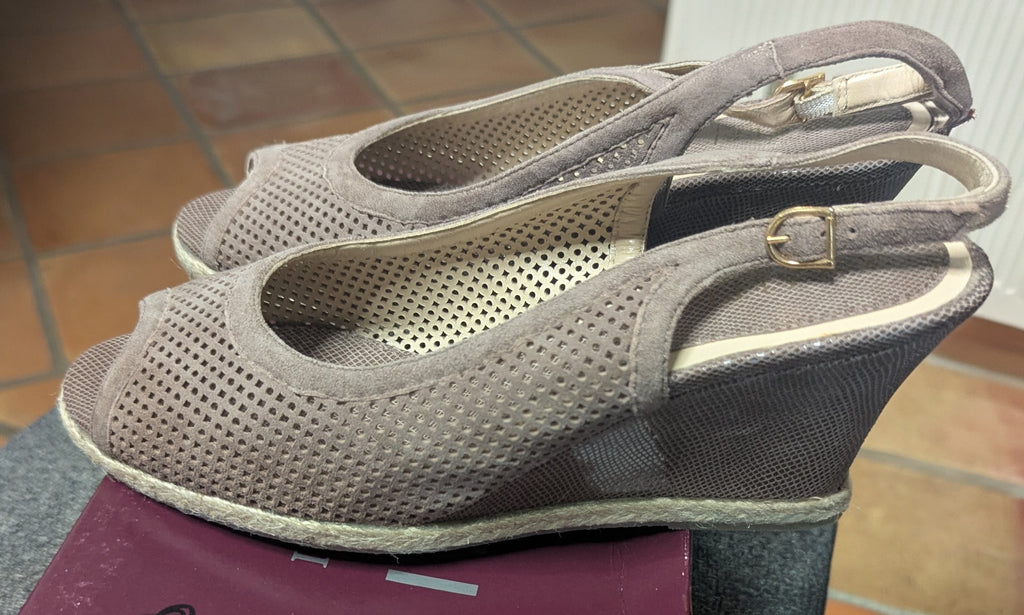 WOMEN'S NEW SHOES