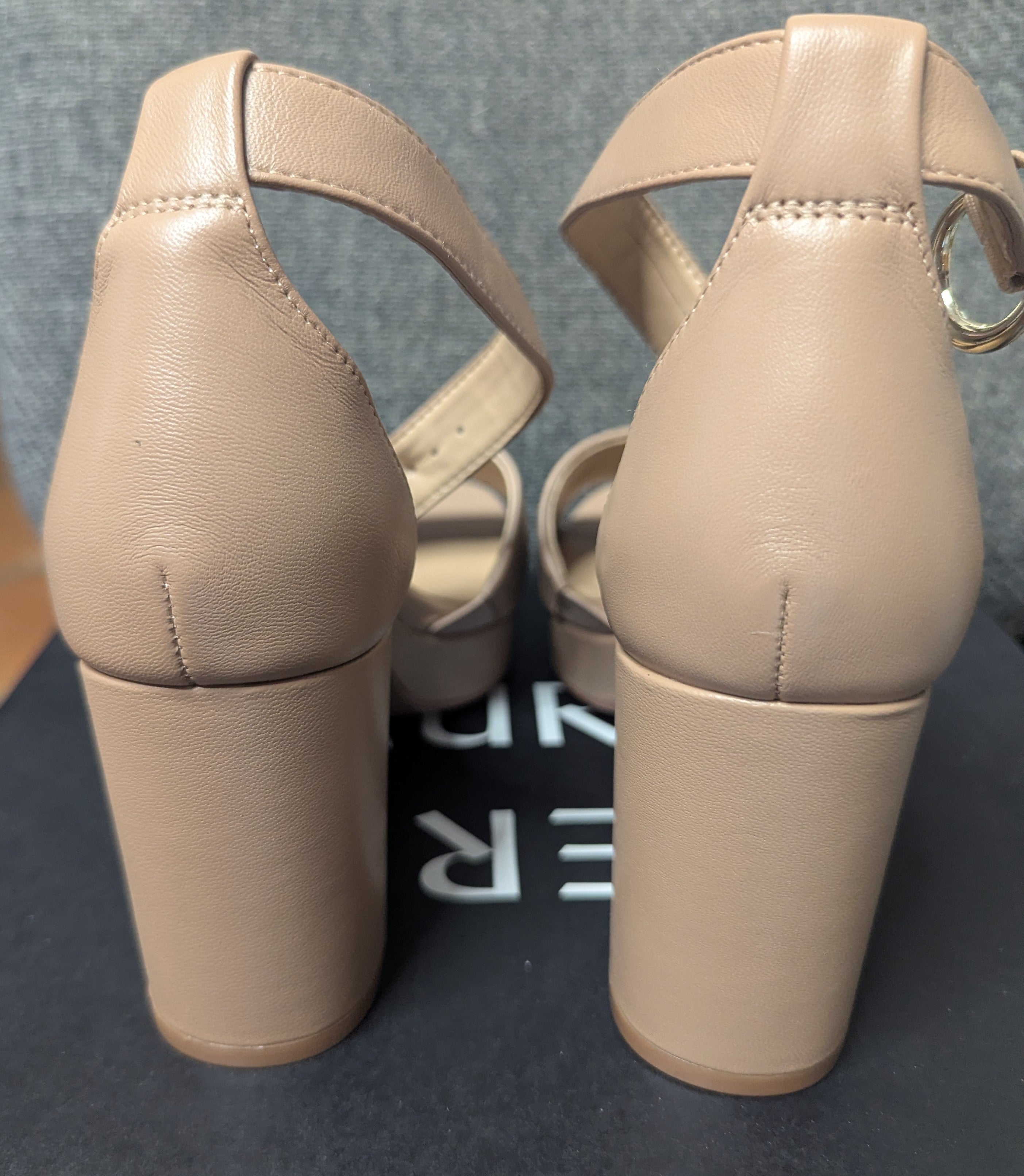 WOMANS NEW SHOES