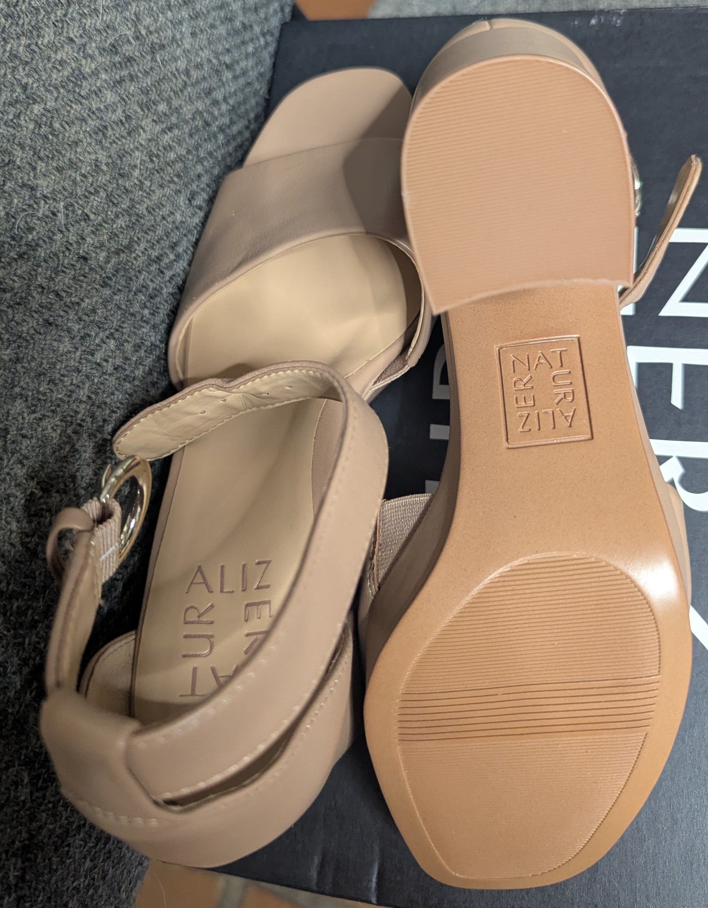 WOMANS NEW SHOES